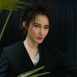 蒋璐霞
