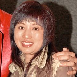 梅小青