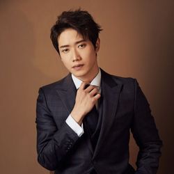 李嘉铭
