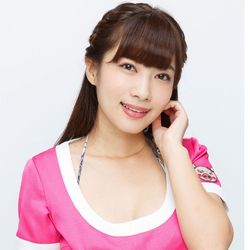石冈真衣