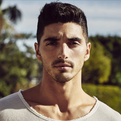 泰勒·扎克哈尔·佩雷斯