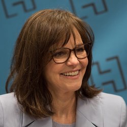 莎莉&middot;菲尔德