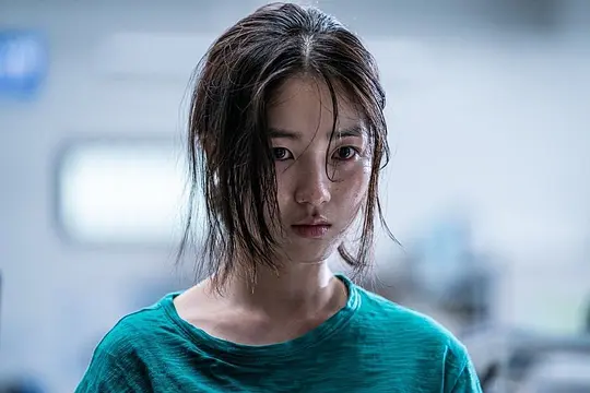 剧情电影《坐推土机的少女》解说文案